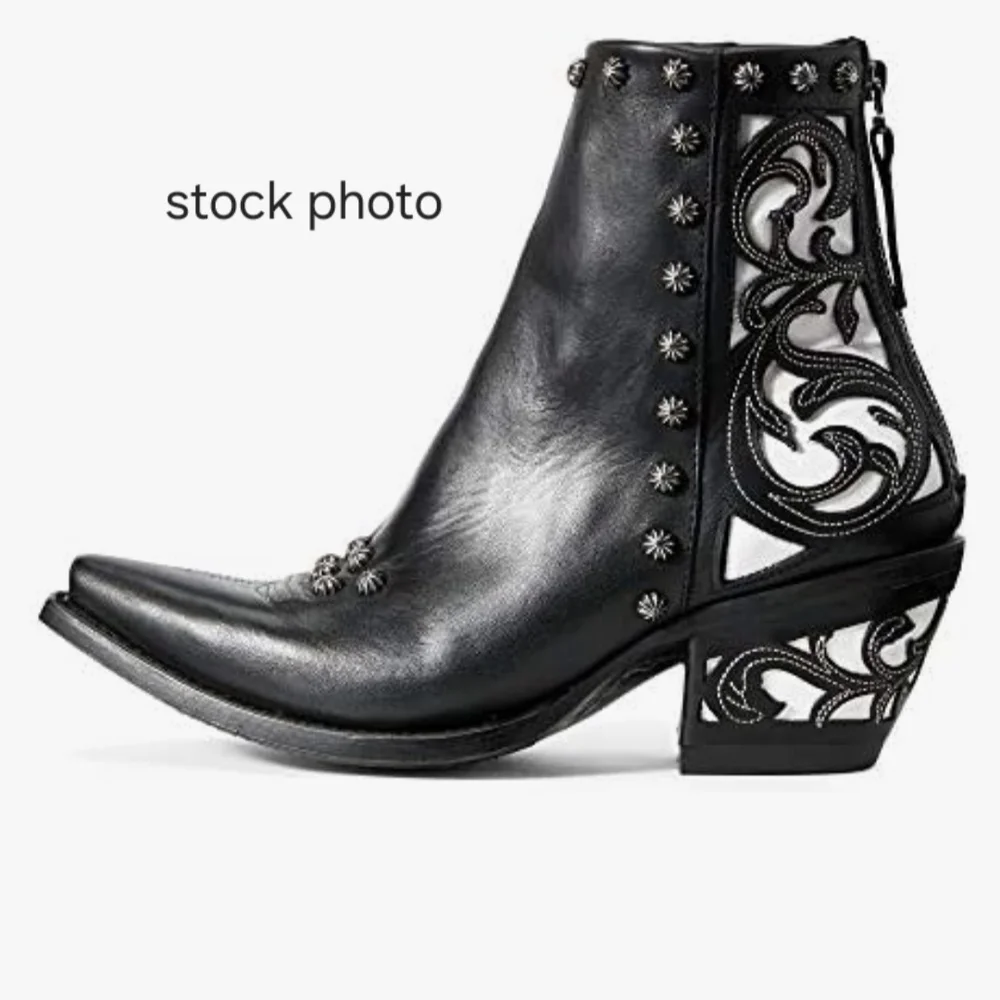 ARIAT Diva Black & White Leather Sexy Ladies Western Studs Ankle Boots Booties 8 - Picture 5 of 16